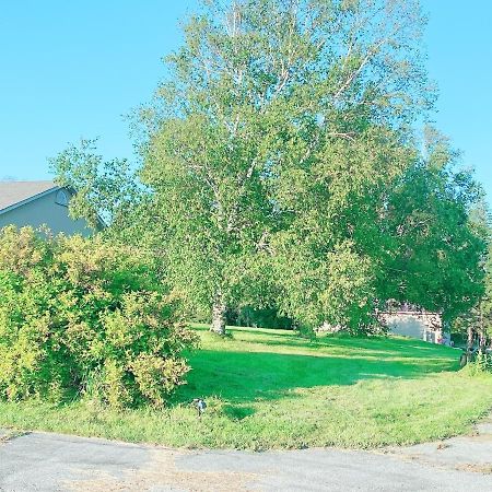 Large Estate 3 Bedroom Luxury Villa King City Екстер'єр фото